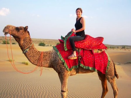 Decorado de camello en Pushkar, Rajasthan