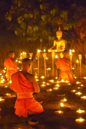 Bodh monjes orando, Bhutan